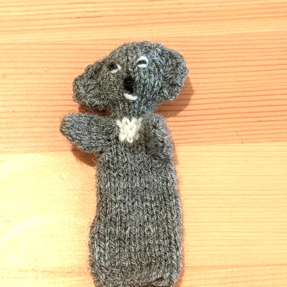 Hand Knitted Vintage wool Koala finger puppet. NWOT Gift!🐨🐨❤️ - Picture 8 of 16